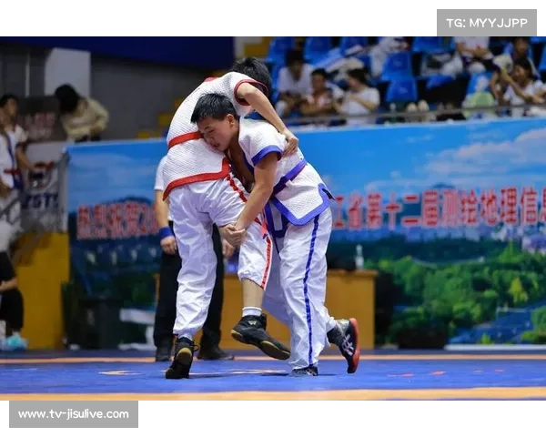 中国古典跤技战术创新：站立拼抢与跪撑劣势的化解策略