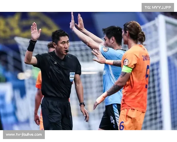 VAR争议再现：阿什拉夫红牌判罚引发讨论